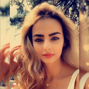 Meet your Posher, Zahra